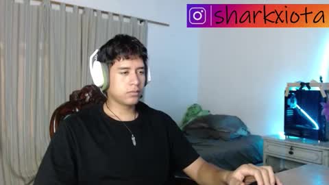 Snapshot of sharky_g chatting on 10/10/25, 04:55 Frqnko online show from 10/10/25, 04:55