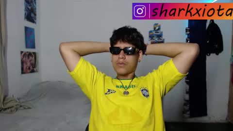 Snapshot of sharky_g chatting on 11/19/25, 04:56 Frqnko online show from 11/19/25, 04:56