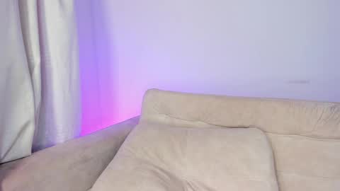 Hi fiends ---- I usually start online from Monday to Friday from 1000 am Saturdays and Sundays at 600 am Colombia time online show from 02/26/25, 06:21