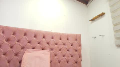 Snapshot of sharlott_kiss chatting on 12/31/24, 06:24 Sharlott online show from 12/31/24, 06:24