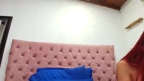 Snapshot of sharlott_kiss chatting on 01/09/25, 11:58 Sharlott online show from 01/09/25, 11:58