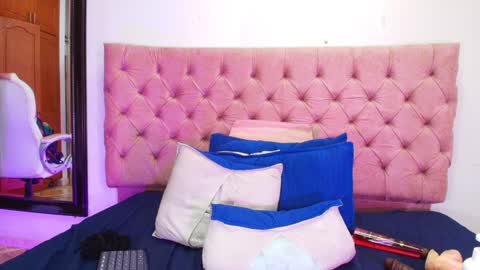 Snapshot of sharlott_kiss chatting on 01/09/25, 06:04 Sharlott online show from 01/09/25, 06:04