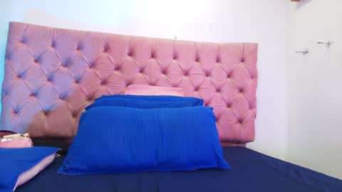 Snapshot of sharlott_kiss chatting on 01/12/25, 12:01 Sharlott online show from 01/12/25, 12:01