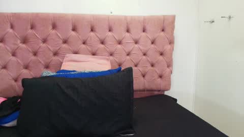 Snapshot of sharlott_kiss chatting on 01/17/25, 11:59 Sharlott online show from 01/17/25, 11:59