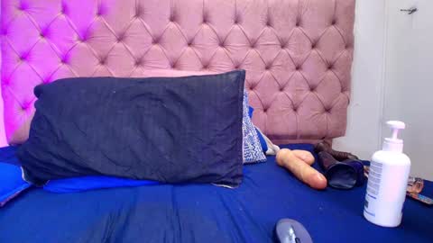 Snapshot of sharlott_kiss chatting on 01/24/25, 03:02 Sharlott online show from 01/24/25, 03:02