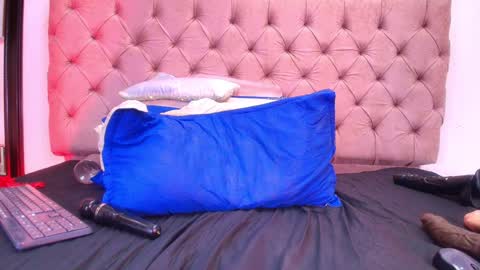 Snapshot of sharlott_kiss chatting on 01/31/25, 03:00 Sharlott online show from 01/31/25, 03:00