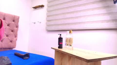 Snapshot of sharlott_kiss chatting on 02/01/25, 11:54 Sharlott online show from 02/01/25, 11:54