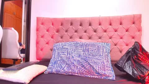 Snapshot of sharlott_kiss chatting on 02/02/25, 12:13 Sharlott online show from 02/02/25, 12:13