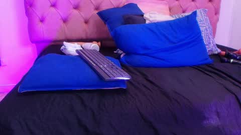 Snapshot of sharlott_kiss chatting on 02/05/25, 06:04 Sharlott online show from 02/05/25, 06:04