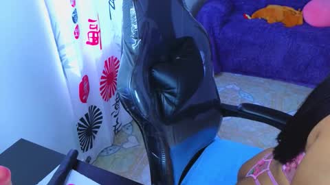 Snapshot of sharlott_pamela chatting on 10/31/25, 02:40 Pamela online show from 10/31/25, 02:40