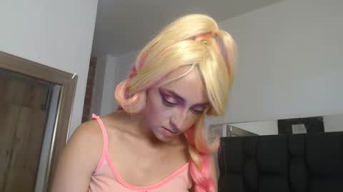 Snapshot of sharlotte__boobs chatting on 03/10/25, 11:27 Sharlotte online show from 03/10/25, 11:27