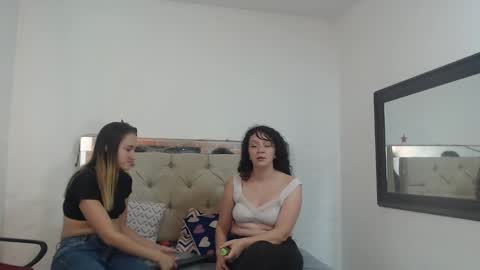 Snapshot of sharlotte__jones chatting on 01/15/25, 06:08 Sara online show from 01/15/25, 06:08