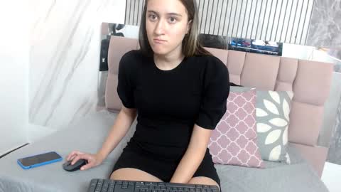 Sara online show from 11/26/25, 11:33