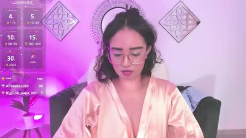 Snapshot of sharon_breezee chatting on 10/05/25, 02:04 sharon_breezee online show from 10/05/25, 02:04