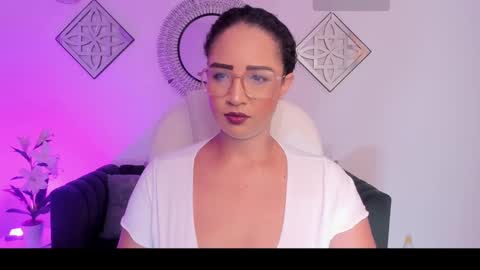 Snapshot of sharon_breezee chatting on 10/17/25, 03:53 sharon_breezee online show from 10/17/25, 03:53