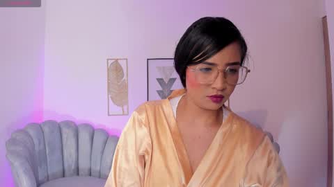 Snapshot of sharon_breezee chatting on 11/18/25, 01:33 sharon_breezee online show from 11/18/25, 01:33