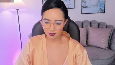 Snapshot of sharon_breezee chatting on 11/24/25, 12:10 sharon_breezee online show from 11/24/25, 12:10