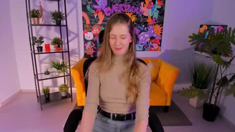 Snapshot of sharonevansi chatting on 02/18/25, 02:59 Sharon online show from 02/18/25, 02:59