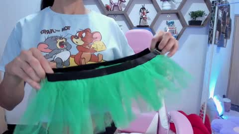 Snapshot of sharonsander1 chatting on 12/19/24, 04:13 Sharon online show from 12/19/24, 04:13