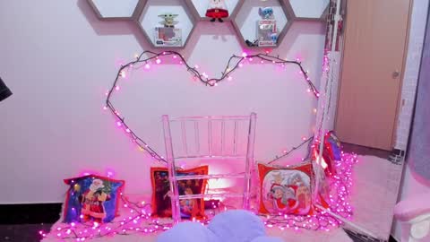 Snapshot of sharonsander1 chatting on 12/22/24, 01:34 Sharon online show from 12/22/24, 01:34