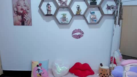 Snapshot of sharonsander1 chatting on 03/07/25, 07:30 Sharon online show from 03/07/25, 07:30