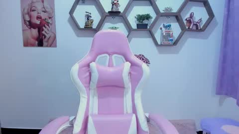 Snapshot of sharonsander1 chatting on 11/12/25, 09:14 Sharon online show from 11/12/25, 09:14