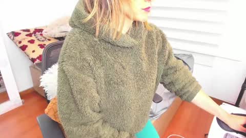 Snapshot of sharonvelvet chatting on 12/29/24, 06:49 Sharon online show from 12/29/24, 06:49
