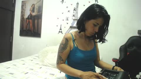 Snapshot of sharoon__cherry_ chatting on 02/18/25, 12:17 sharon online show from 02/18/25, 12:17