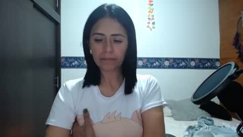 Snapshot of sharoon__cherry_ chatting on 09/12/25, 12:11 sharon online show from 09/12/25, 12:11
