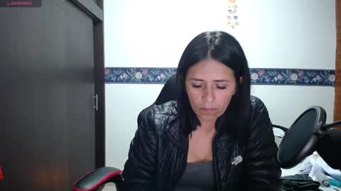 Snapshot of sharoon__cherry_ chatting on 09/19/25, 02:13 sharon online show from 09/19/25, 02:13
