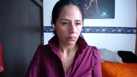 Snapshot of sharoon__cherry_ chatting on 10/04/25, 03:43 sharon online show from 10/04/25, 03:43