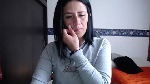 Snapshot of sharoon__cherry_ chatting on 10/10/25, 11:53 sharon online show from 10/10/25, 11:53