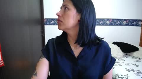 Snapshot of sharoon__cherry_ chatting on 10/22/25, 11:54 sharon online show from 10/22/25, 11:54