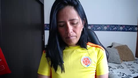 Snapshot of sharoon__cherry_ chatting on 11/18/25, 03:27 sharon online show from 11/18/25, 03:27