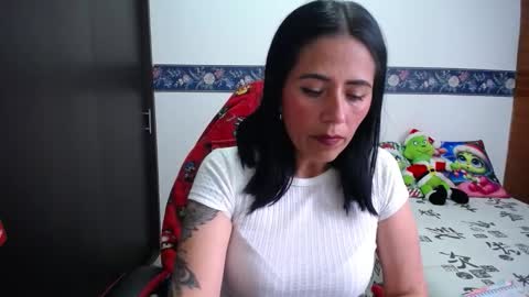 Snapshot of sharoon__cherry_ chatting on 11/27/25, 05:15 sharon online show from 11/27/25, 05:15