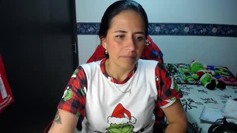 Snapshot of sharoon__cherry_ chatting on 11/28/25, 05:43 sharon online show from 11/28/25, 05:43