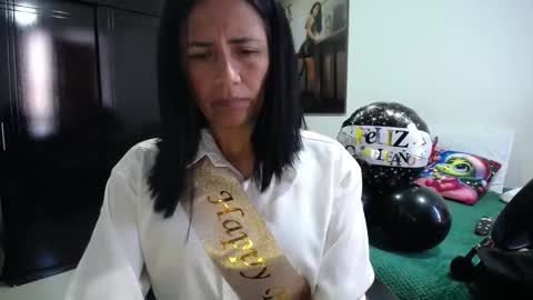 Snapshot of sharoon__cherry_ chatting on 12/05/25, 05:31 sharon online show from 12/05/25, 05:31