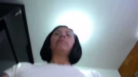 Snapshot of sharoon__cherry_ chatting on 12/20/25, 12:34 sharon online show from 12/20/25, 12:34