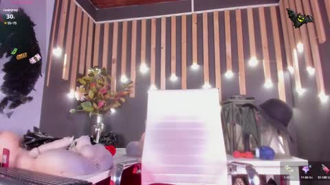 Snapshot of sharoon_gold chatting on 01/25/25, 11:02 Your mistress Sharon online show from 01/25/25, 11:02