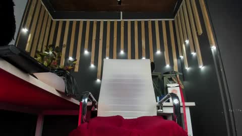 Snapshot of sharoon_gold chatting on 01/30/25, 11:01 Your mistress Sharon online show from 01/30/25, 11:01