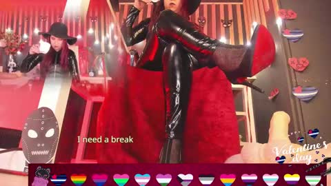 Snapshot of sharoon_gold chatting on 02/15/25, 06:12 Your mistress Sharon online show from 02/15/25, 06:12