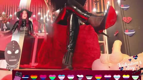 Snapshot of sharoon_gold chatting on 02/15/25, 09:15 Your mistress Sharon online show from 02/15/25, 09:15