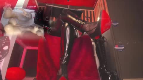 Snapshot of sharoon_gold chatting on 03/04/25, 12:18 Your mistress Sharon online show from 03/04/25, 12:18