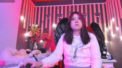 Snapshot of sharoon_gold chatting on 09/15/25, 10:26 Your mistress Sharon online show from 09/15/25, 10:26