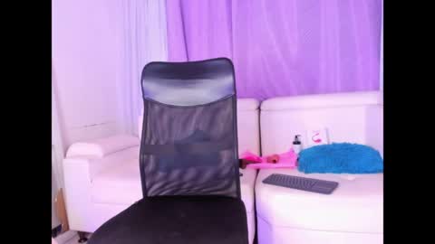 Snapshot of sharooncutee chatting on 03/27/26, 02:06 online show from 03/27/26, 02:06