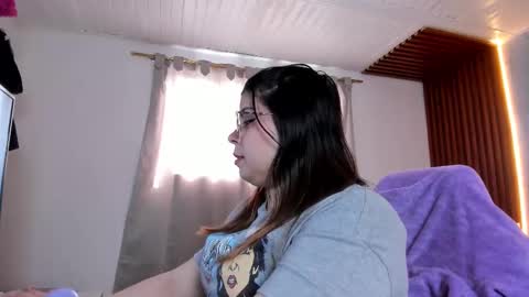 Snapshot of shasha_bloom chatting on 09/15/25, 07:47 SASHA BLOOM online show from 09/15/25, 07:47