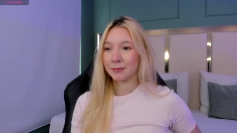 Snapshot of shatall_rouge chatting on 01/24/25, 05:11 Shantall online show from 01/24/25, 05:11