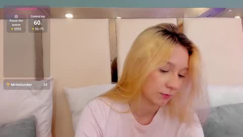 Snapshot of shatall_rouge chatting on 02/13/25, 08:55 Shantall online show from 02/13/25, 08:55