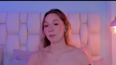 Snapshot of shatall_rouge chatting on 10/29/25, 02:36 Shantall online show from 10/29/25, 02:36