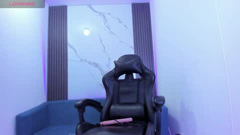 Snapshot of shaunadream chatting on 10/10/25, 03:05 Lady Shauna online show from 10/10/25, 03:05